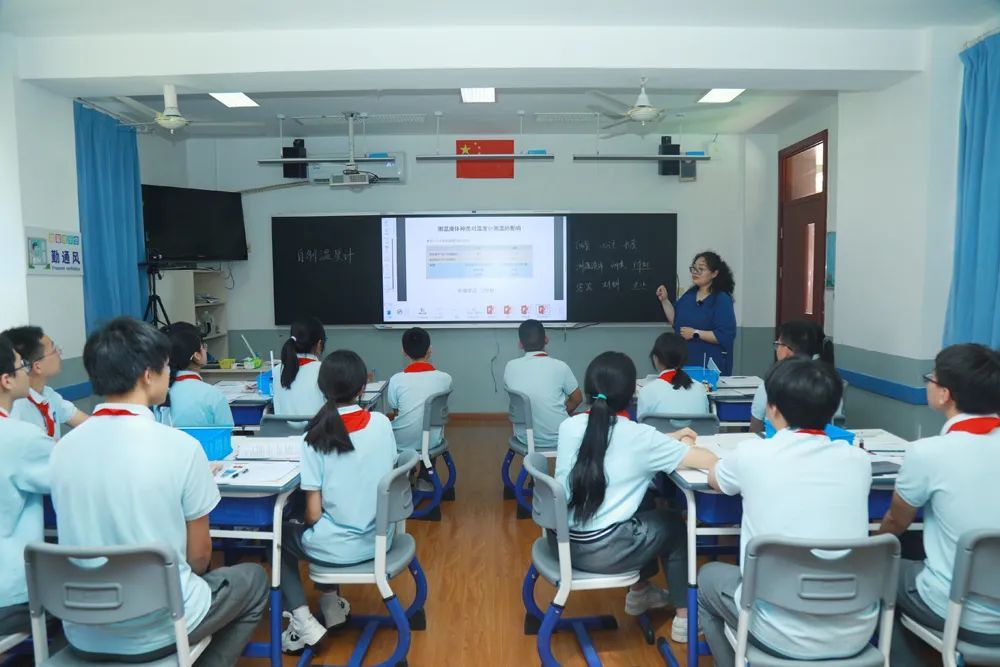 学生上课可“发弹幕”?虹口这所学校创新上课形式~