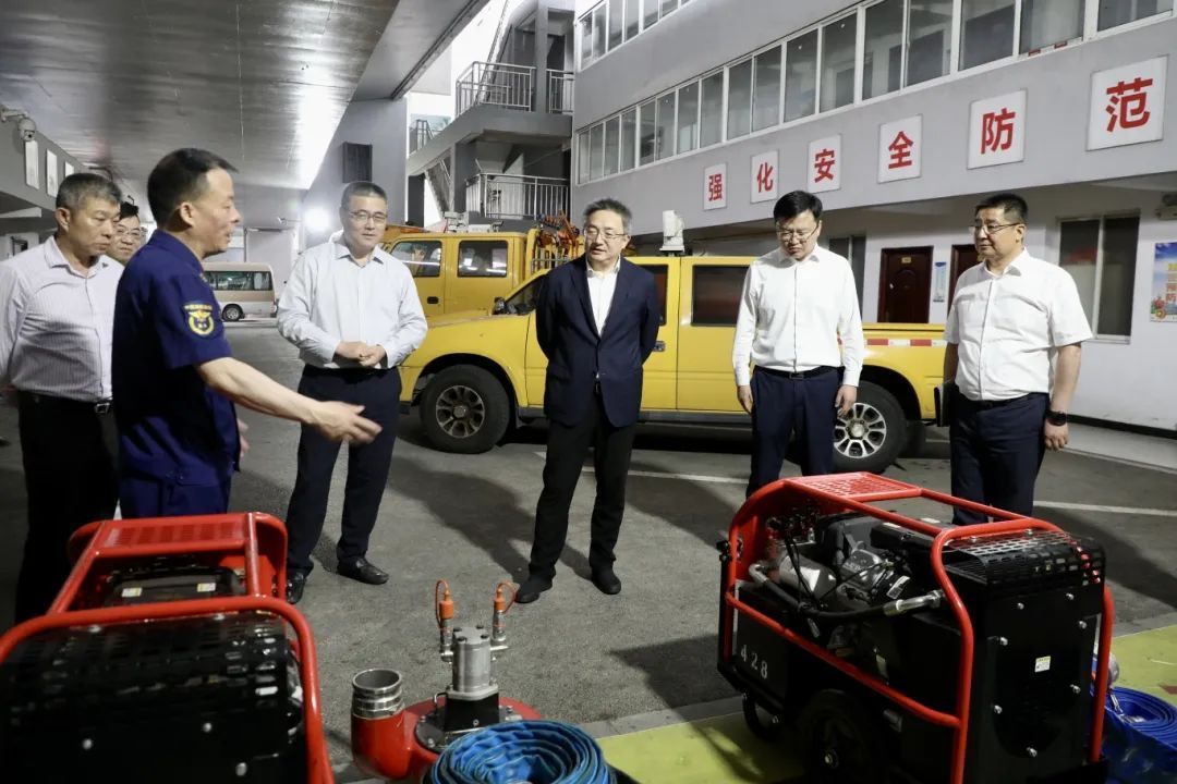 长宁区主要领导检查防汛防台工作