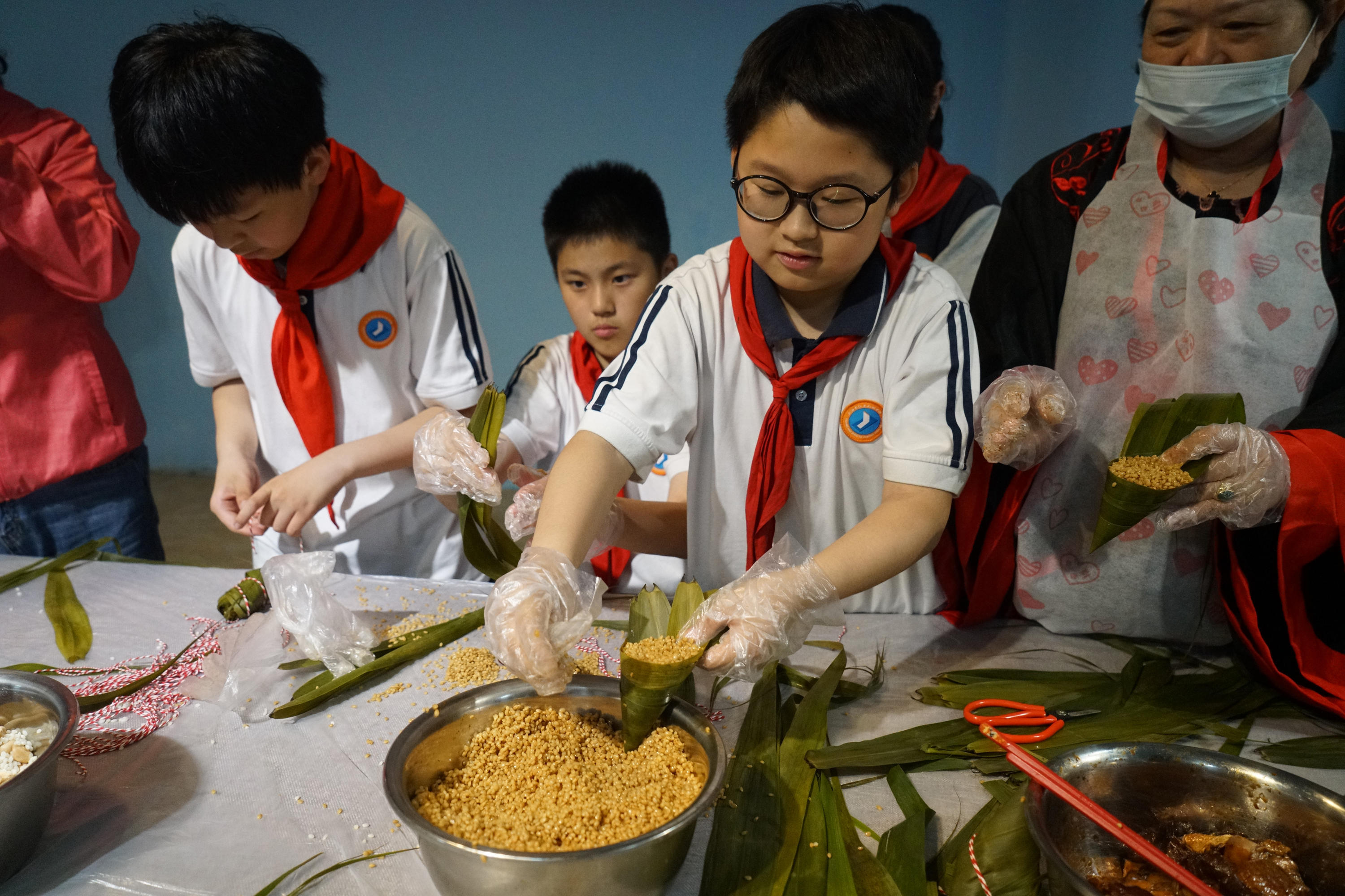 包粽子制香囊,孩子们巧手感受非遗魅力