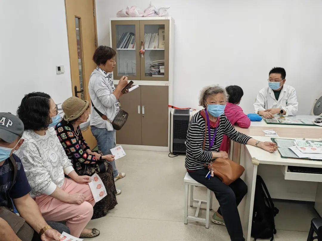 我的位置:>上观号>上海黄浦>文章详情> 来到二楼,还有朱震年,韩龙惠