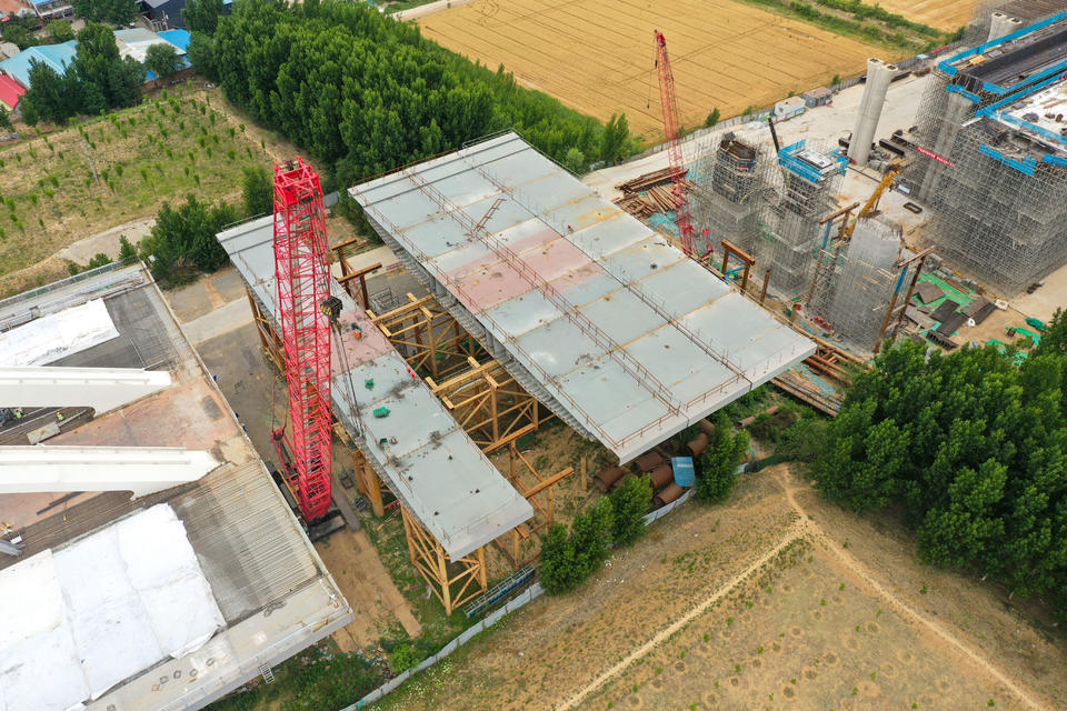 航拍济南黄河齐鲁大桥建设现场,各项施工正在有序进行