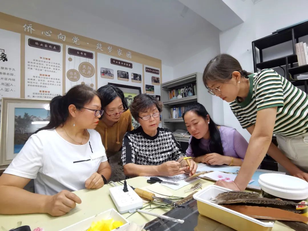 方松街道羽毛画课受热赞，传统技艺绽放新光彩