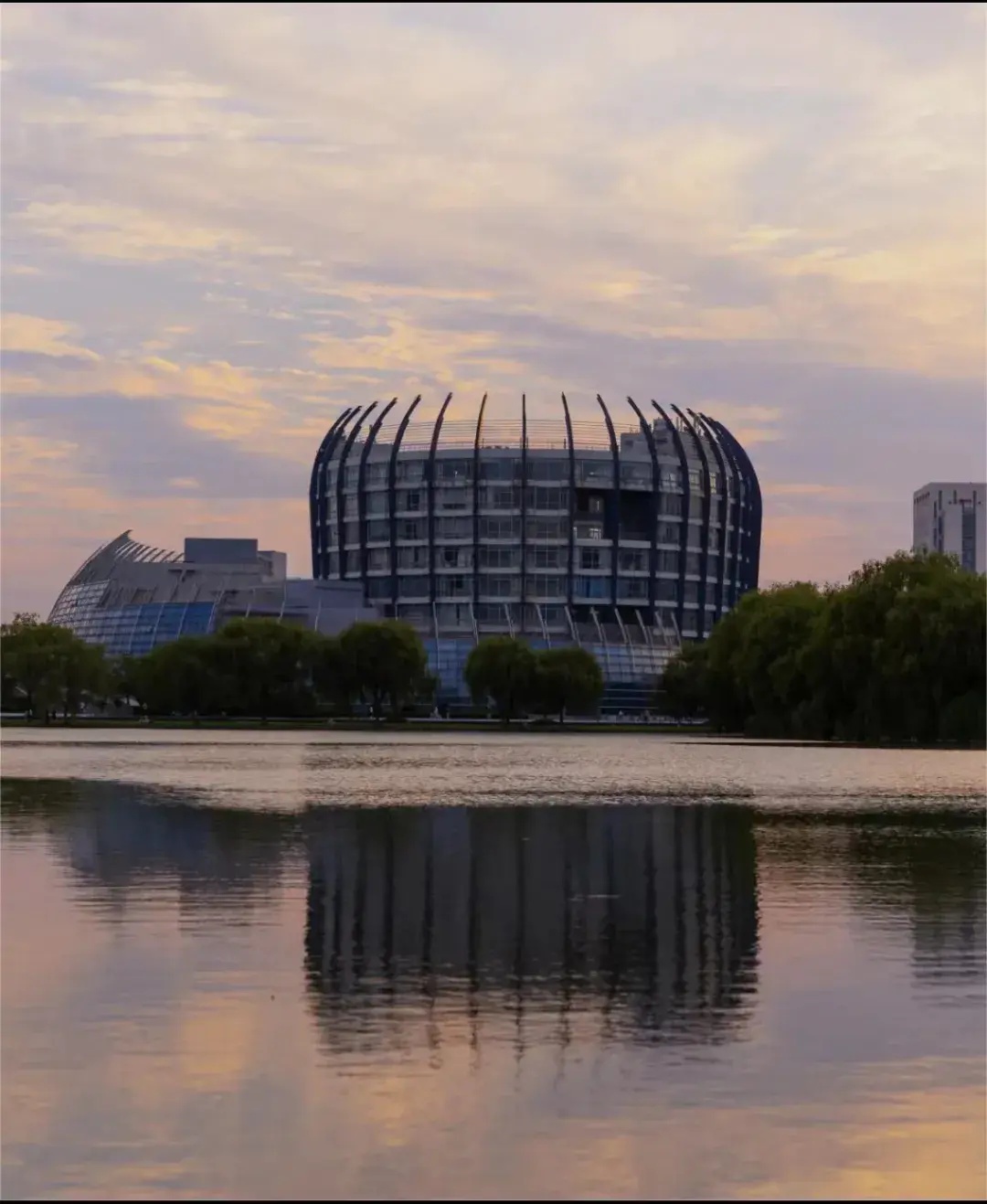 在上海搭乘地铁可以到哪些大学?