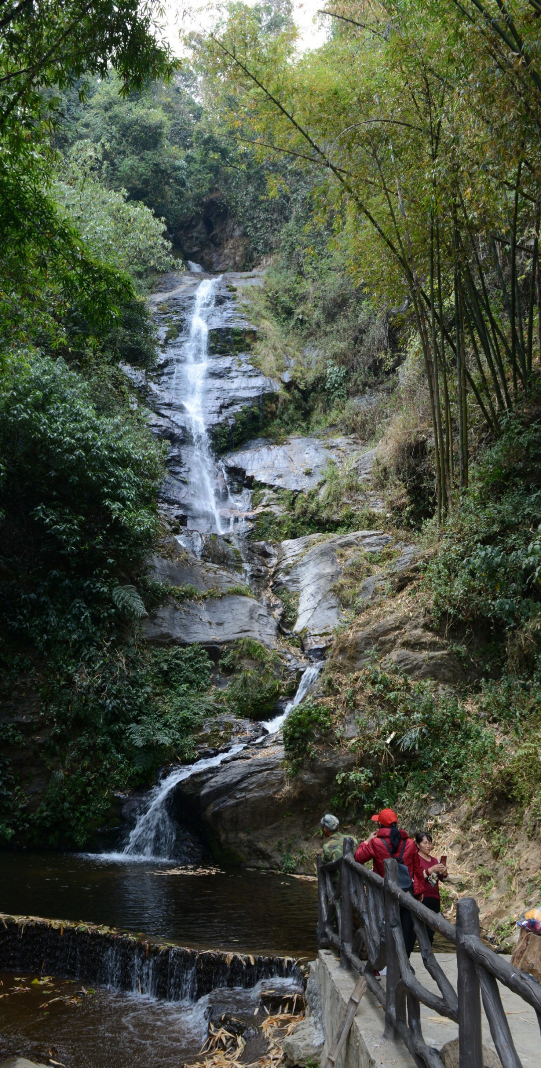 地址距离双江县城18公里,建议自驾,或搭乘当地客运车.