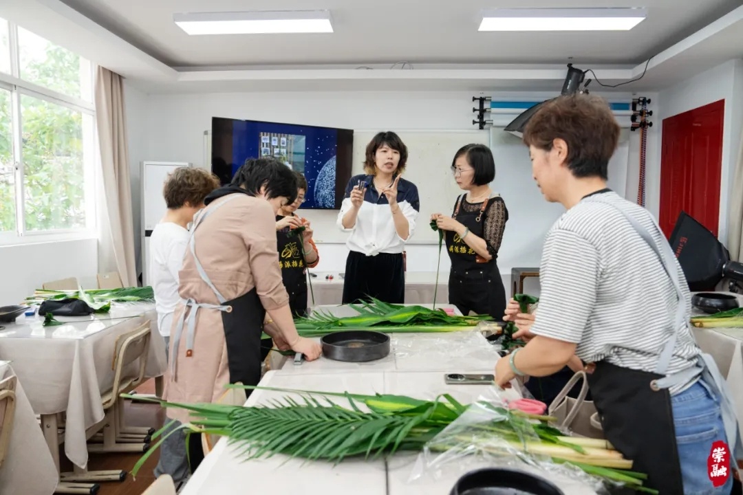 崇明这所老年大学的插花课程,赞!