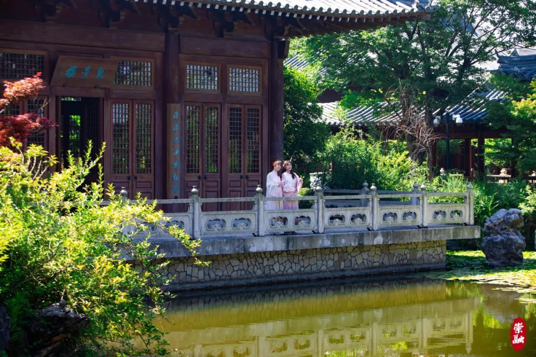 汇聚了国内泰斗级古建筑设计大师,中国古建筑木结构工匠以及苏州园林