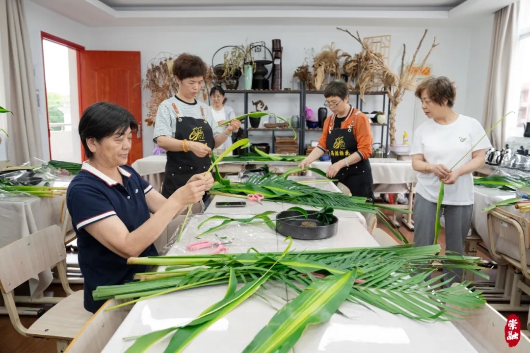 崇明这所老年大学的插花课程,赞!