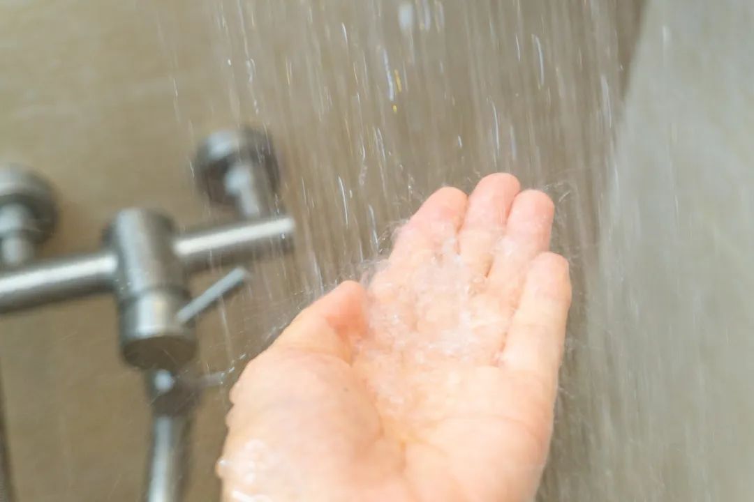 不是吧不是吧？开局就是大到暴雨……被淋到（湿/透）的朋友，你们还好吗……