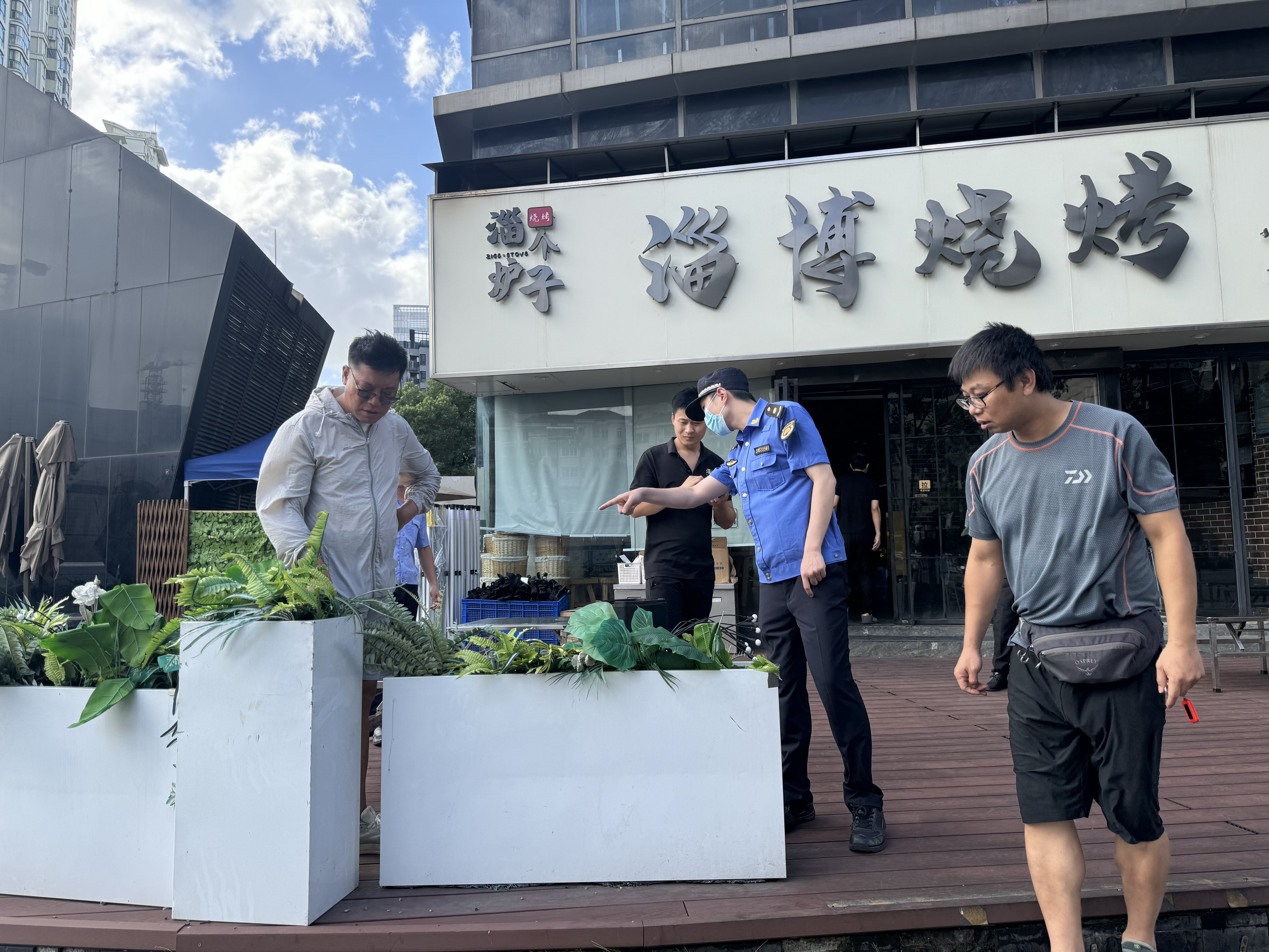 沿街商户,建设工地……天目西路街道开展防汛防台专项检查