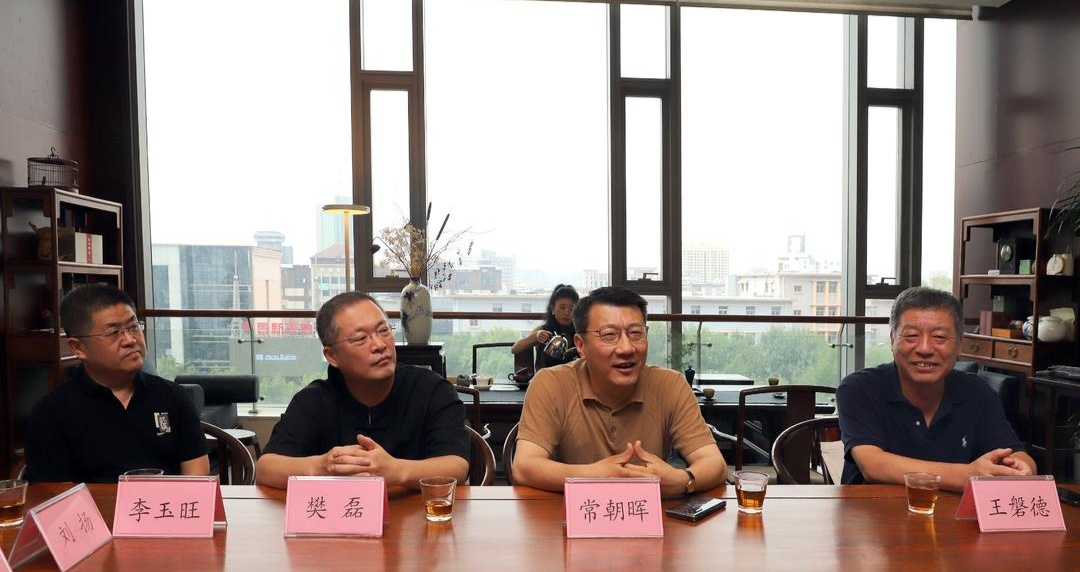 山东画院院长常朝晖一行来大众新闻书画频道座谈交流