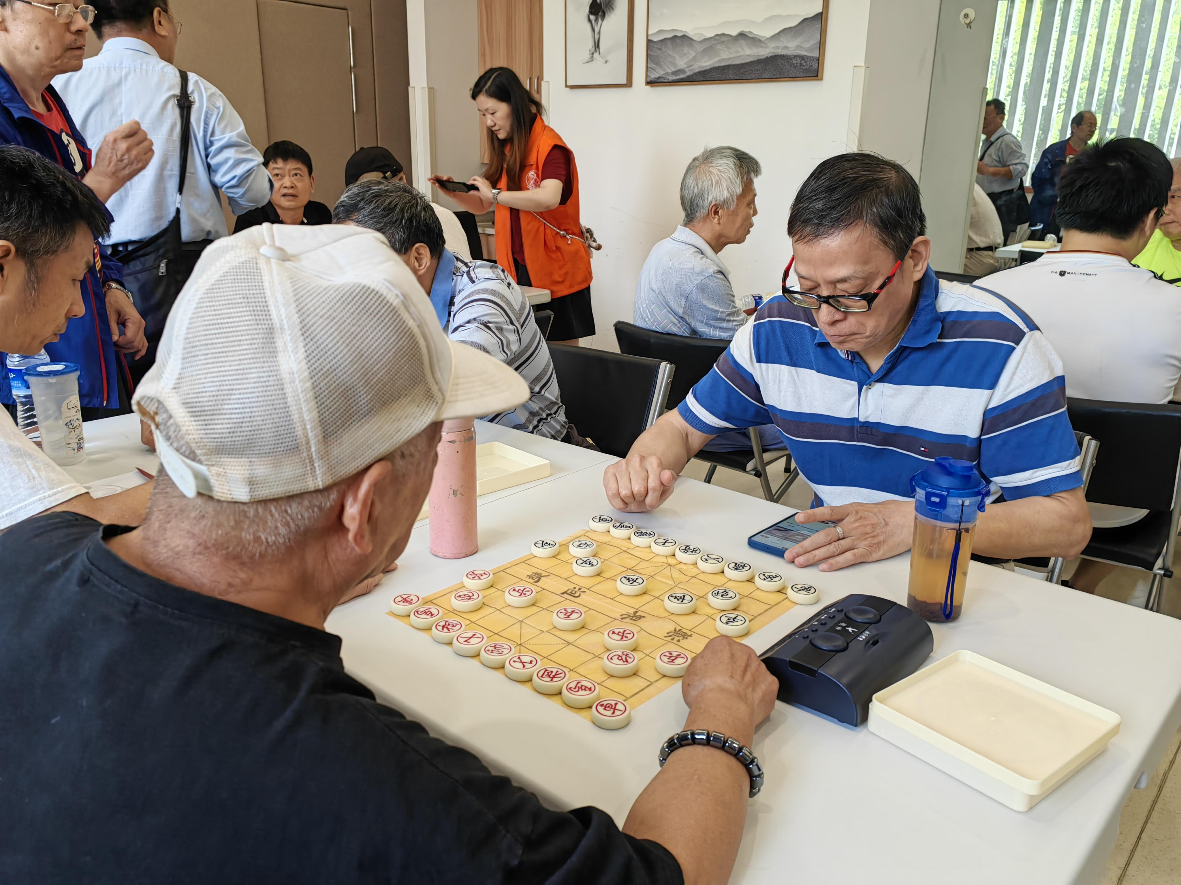 热闹图片下棋图片