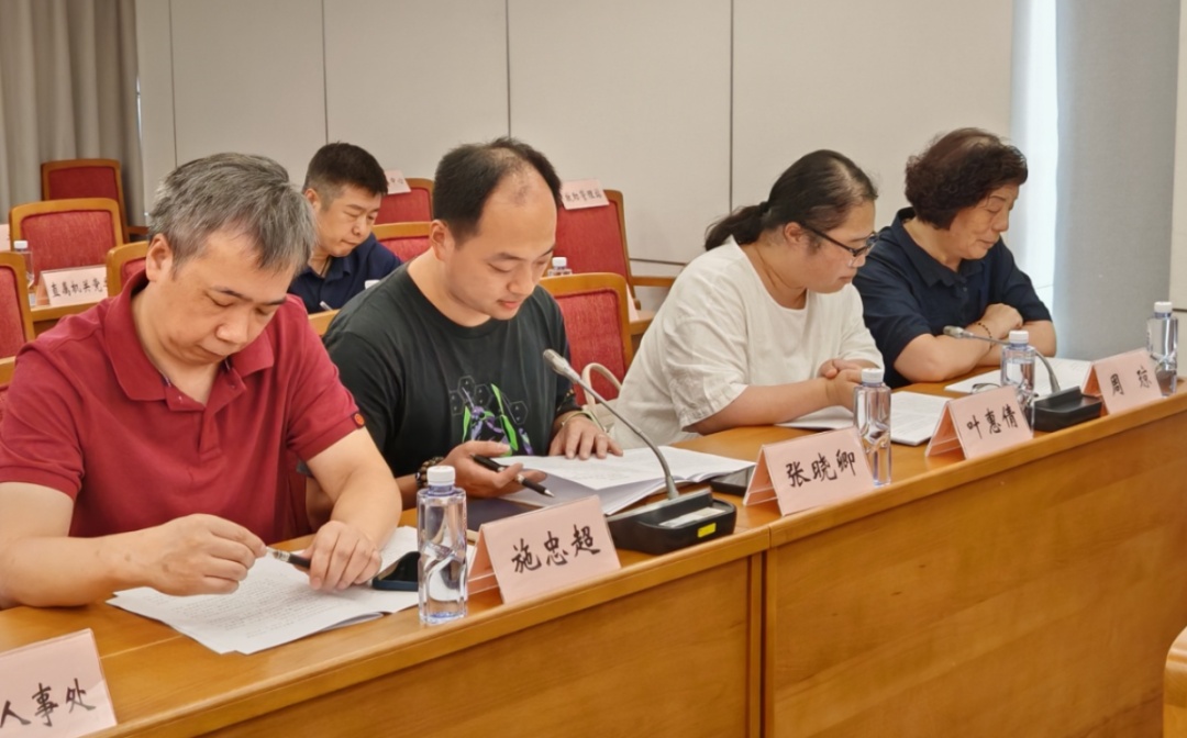 发展中心社区养老管理科科长施忠超,虹口区欧阳路街道老龄干部张晓卿