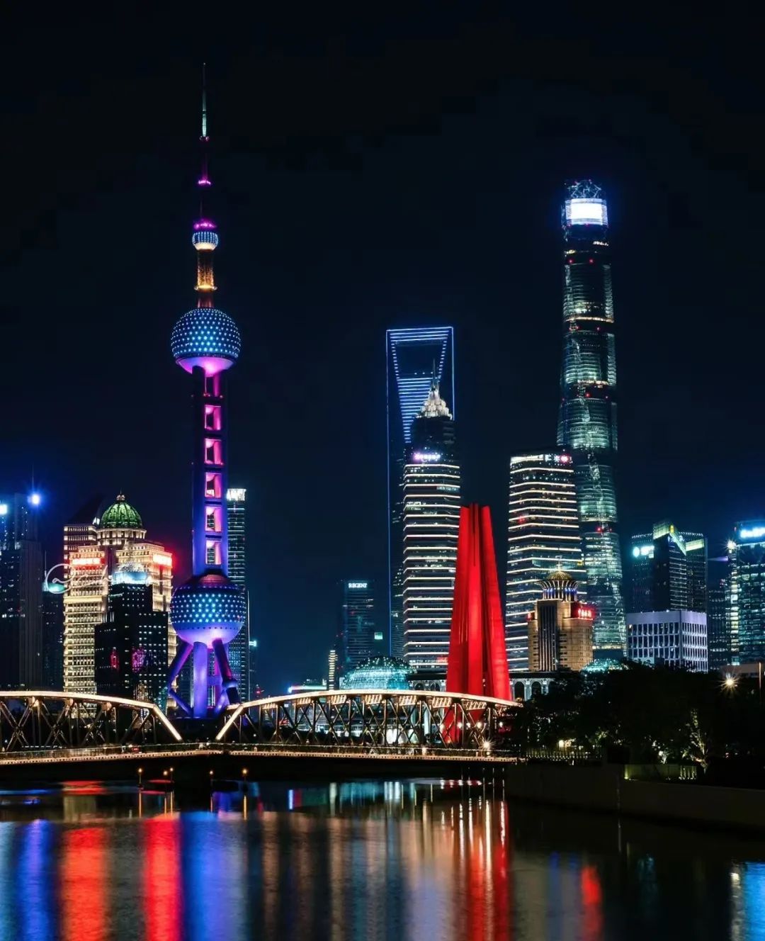 "腔调浓嘞"~乘坐公共交通去打卡夜上海的繁华景致吧