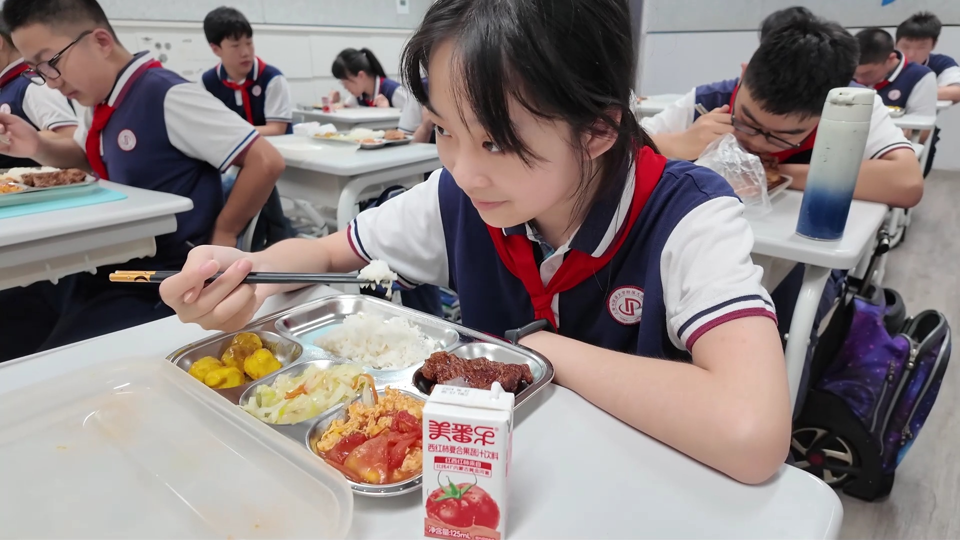 "上海外国语大学附属大境初级中学校长徐群力表