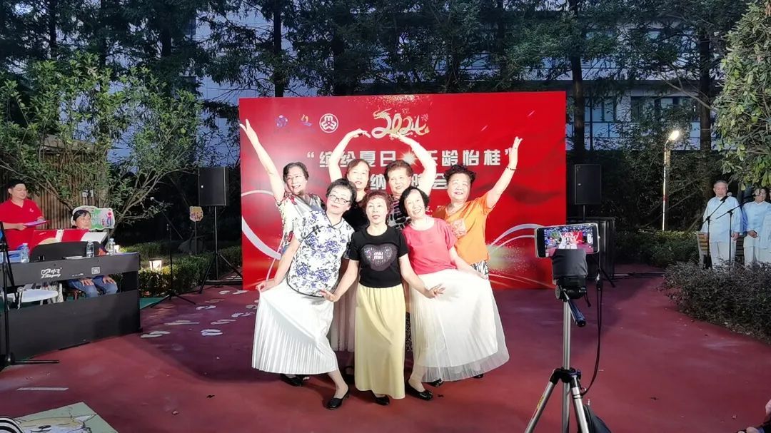 抓住夏天的尾巴,办一场居民爱来的社区晚会