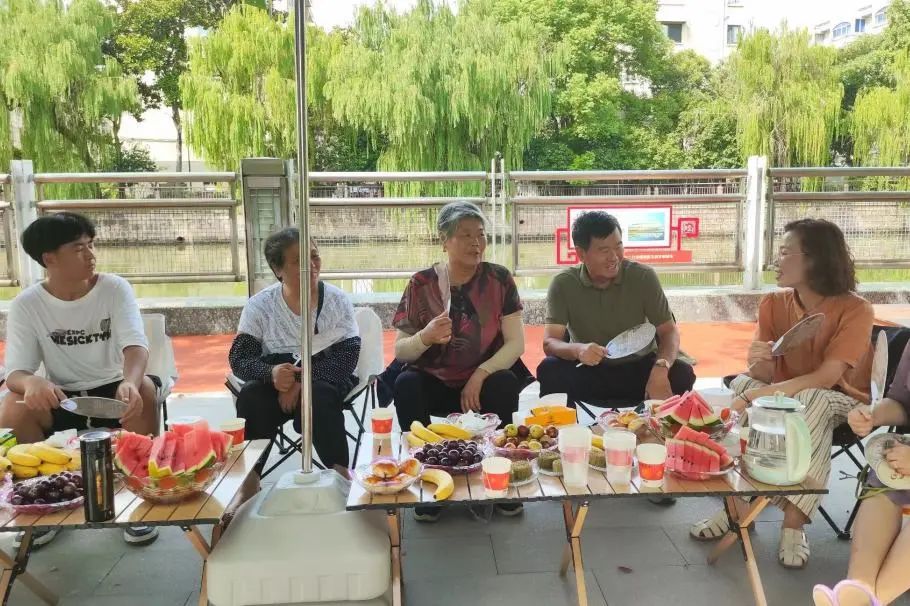 闲置空地变身议事“宝地”，这个“微改造”居民直呼“老灵光”！