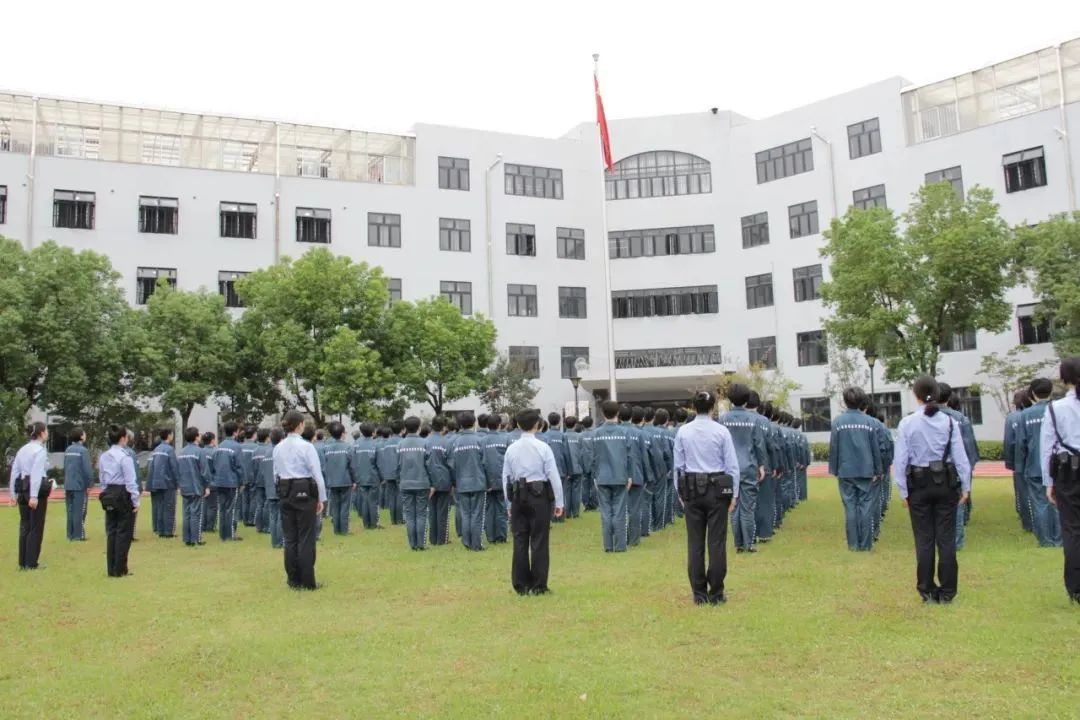 —上海监狱举行升旗仪式庆祝新中国成立75周年