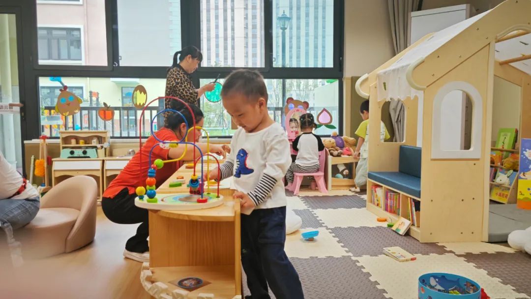 小昆山镇中心幼儿园托班_双职工家庭托育难题解决_昆山膳魔师幼儿园