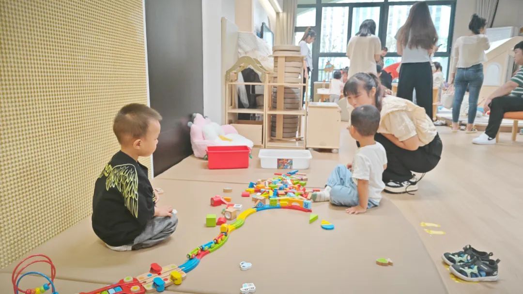 小昆山镇中心幼儿园托班_昆山膳魔师幼儿园_双职工家庭托育难题解决