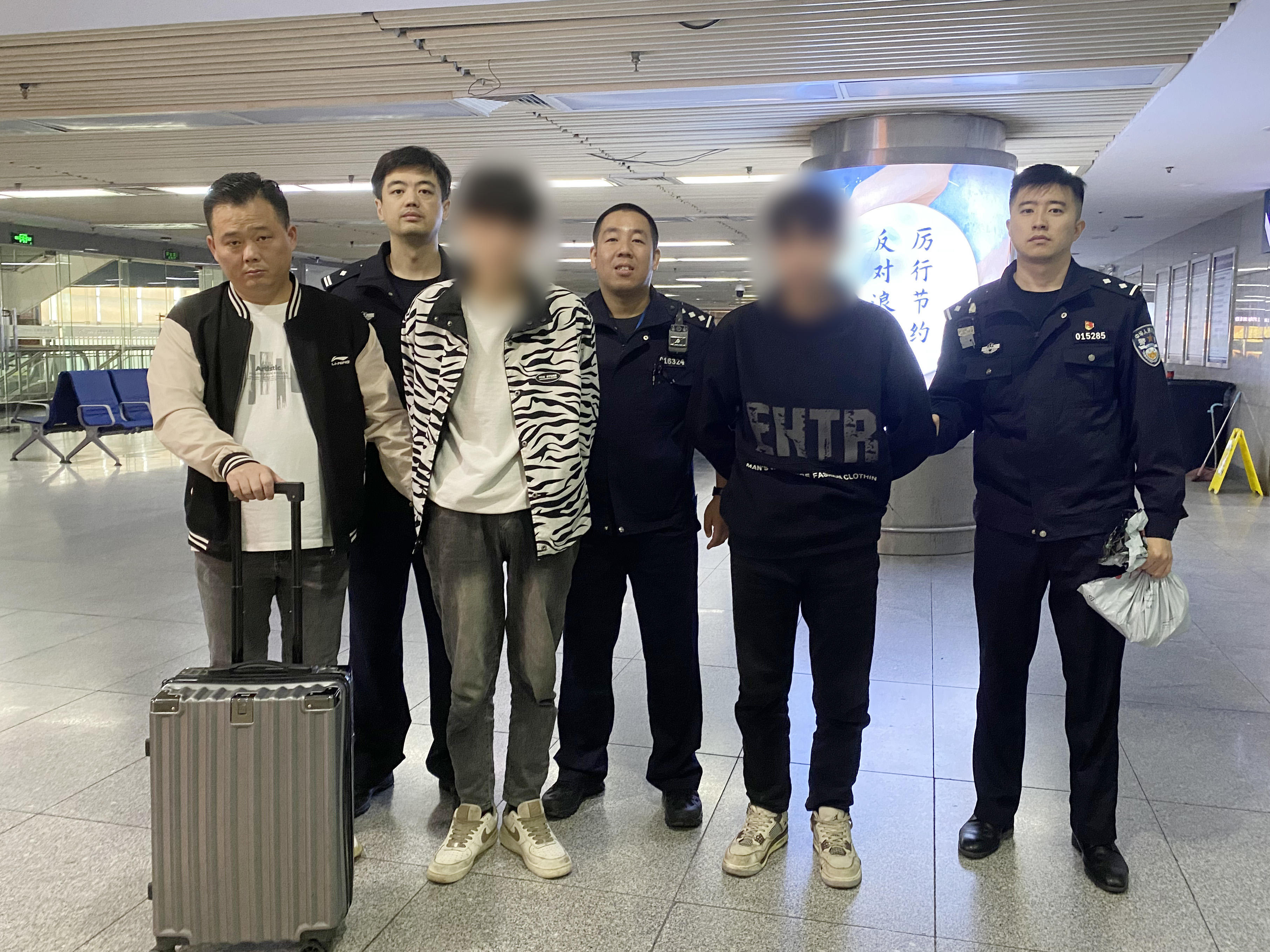真"刑,自学"偷盗技术,出手就被捉