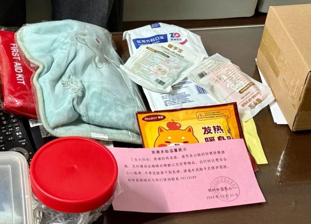 上观新闻、澎湃新闻、看看新闻、嘉定民政：寒潮即将来袭，社区拉起“温暖防线”
