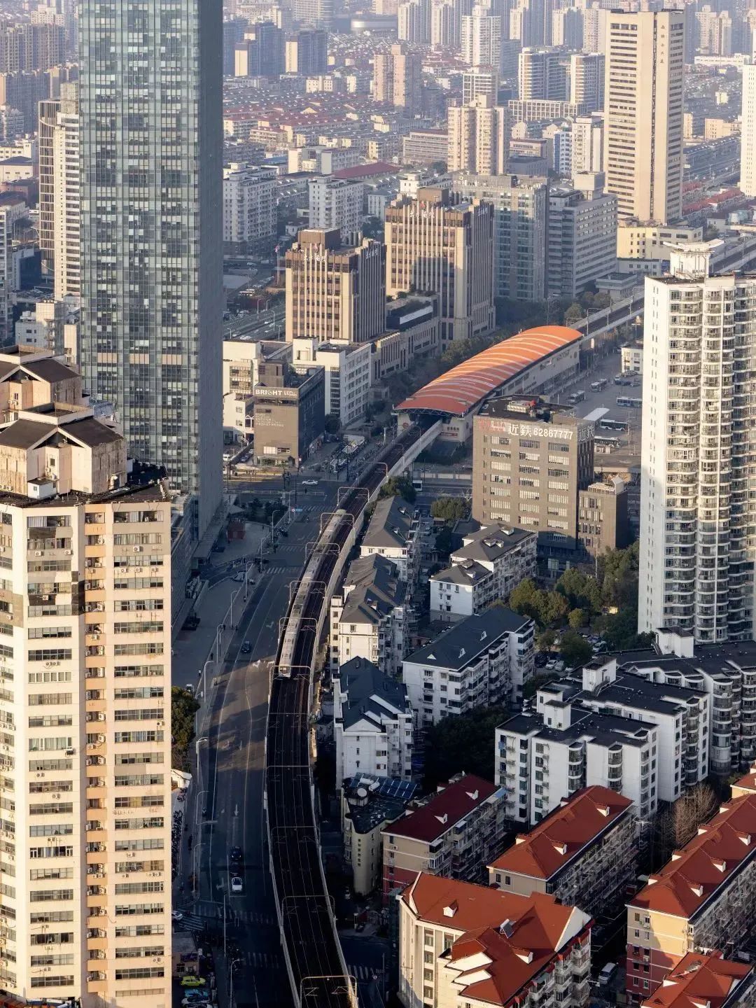 258米高空俯瞰上海!在环球港52层露台邂逅绝美城市风景