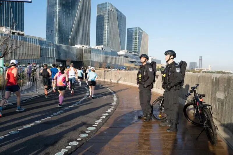 2025上海长滩半程马拉松安保措施_2025上海长滩半程马拉松今日开跑 上海警方多举措护航赛事_宝山警方赛事交通管控方案