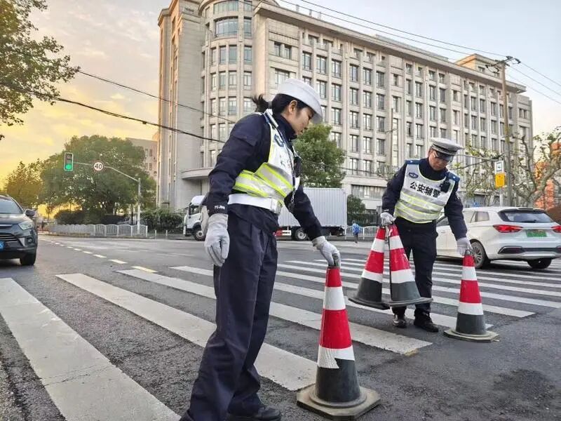 宝山警方赛事交通管控方案_2025上海长滩半程马拉松今日开跑 上海警方多举措护航赛事_2025上海长滩半程马拉松安保措施