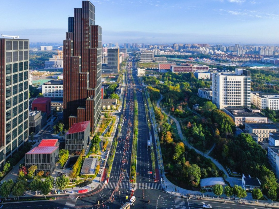 普陀区top中央公园10公里精英赛_“2025toprun”10公里精英赛今日开跑 上海警方全力_2025新金环上海top run赛事亮点