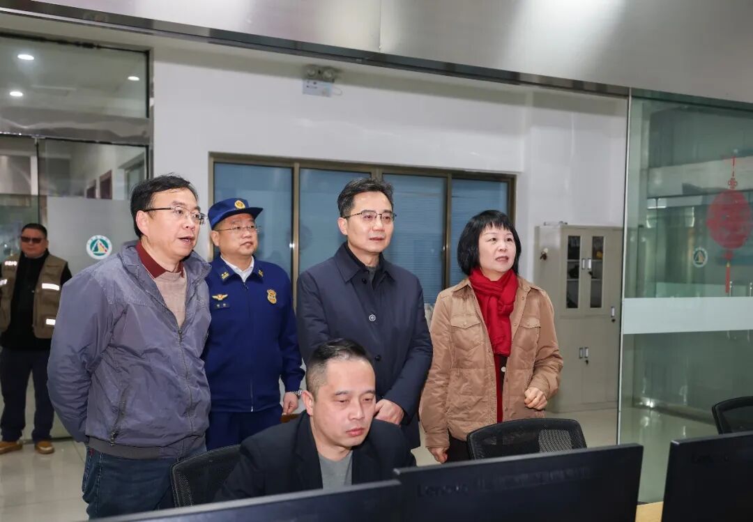 王华杰来到松江林场森林防火