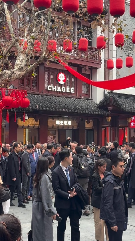 图片[6]-走九曲桥，看上海表！乌拉圭总统也来豫园啦，看看他“种草”了啥？-华闻时空